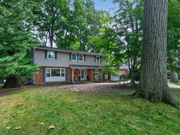 911 Westwood Boulevard, Jackson, MI 49203