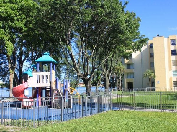 10090 NW 80th Ct , Unit 1361, Hialeah Gardens, FL 33016