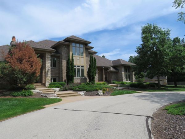 9090 N Range Line Road, River Hills, WI 53217
