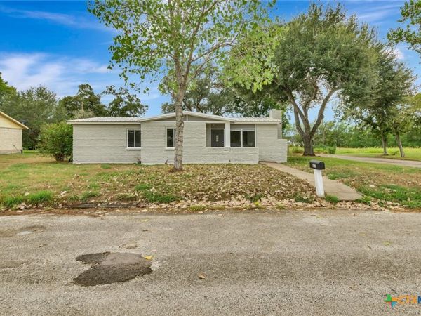 611 Sarah Street , Edna, TX 77957