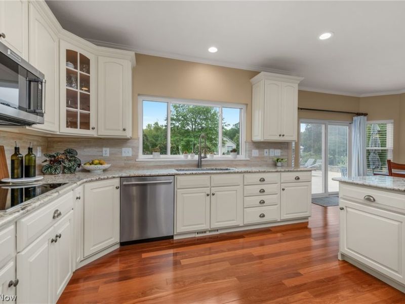681 Bridgeside Drive, Avon Lake, OH 44012 Photo 12