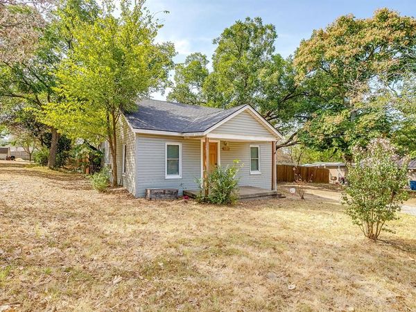 3318 Devalcourt Avenue, Forest Hill, TX 76119