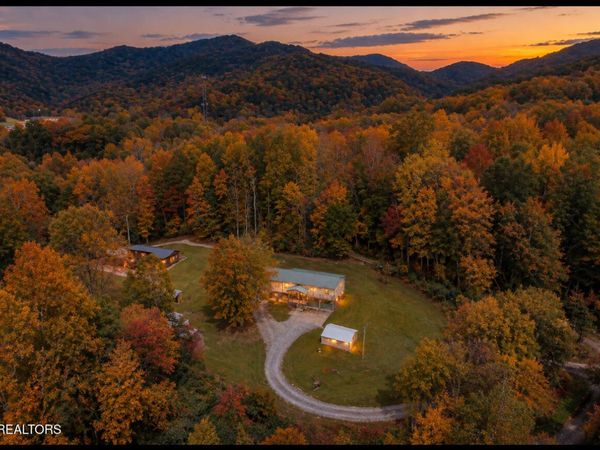 106 Patrick Hill , Oliver Springs, TN 37840