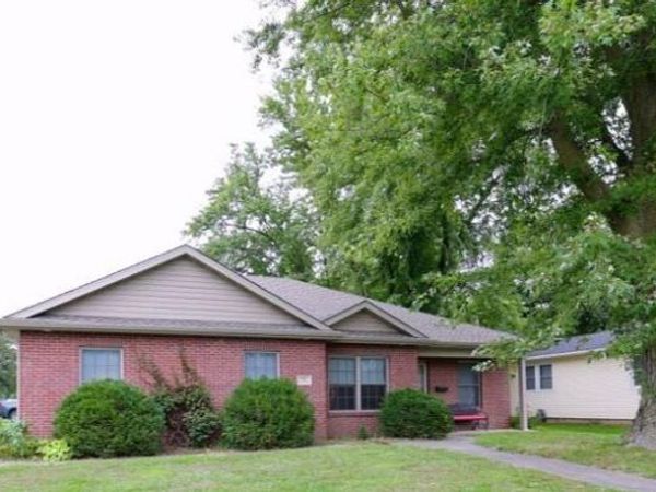 510 E Lakeview Avenue, Centralia, MO 65240