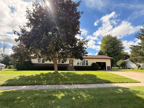 613 Buwalda DRIVE, Waupun, WI 53963