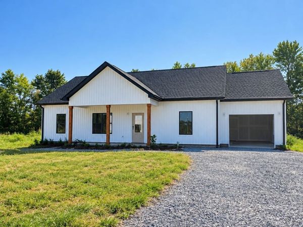 396 Shaw St , Smithville, TN 37166