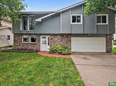 11123 Crown Point Avenue, Omaha, NE 68164