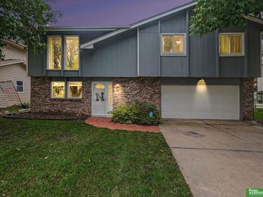 11123 Crown Point Avenue, Omaha, NE 68164