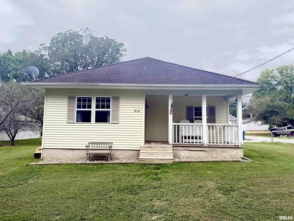 914 CHESTNUT Avenue, Johnston City, IL 62951