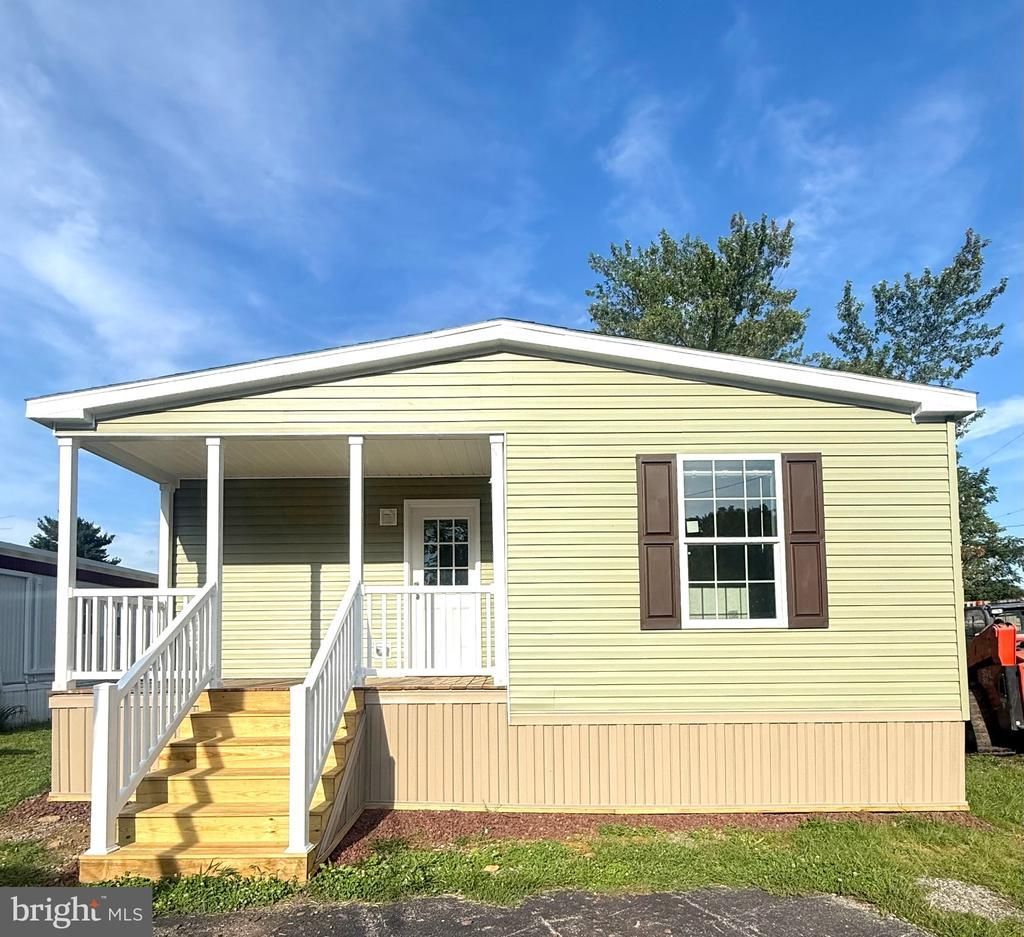 323 DON DRIVE , NEW HOLLAND, PA 17557