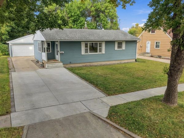 1409 18th Street S, Fargo, ND 58103