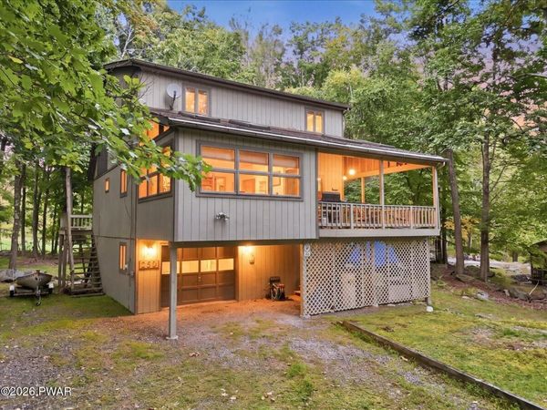 162 Eastwood Drive , Greentown, PA 18426
