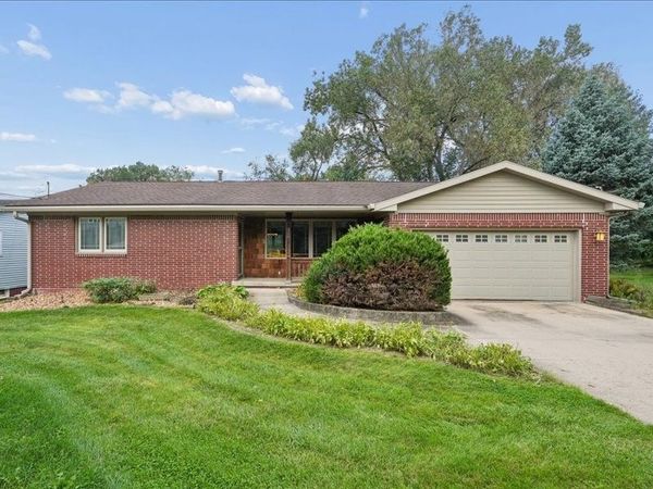 920 Westwood NW, Cedar Rapids, IA 52405