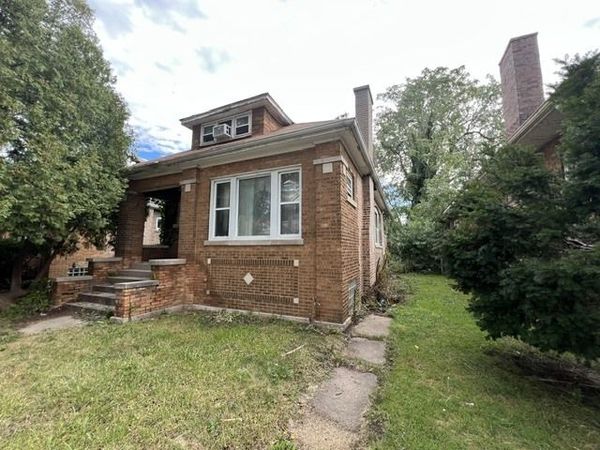 8253 S Kimbark Avenue, Chicago, IL 60619