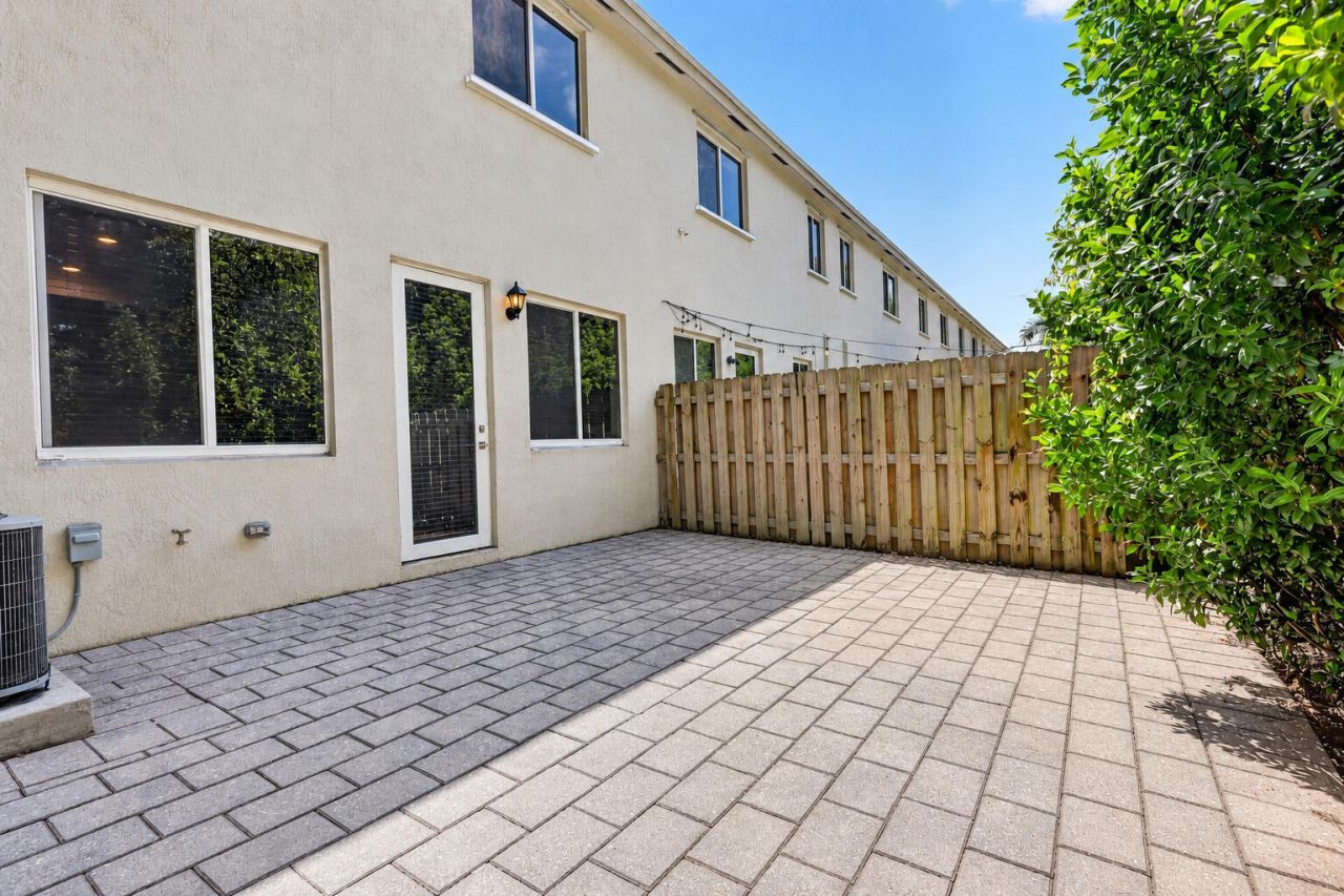 1339 NW 208th Terrace, Miami Gardens, FL 33169 Photo