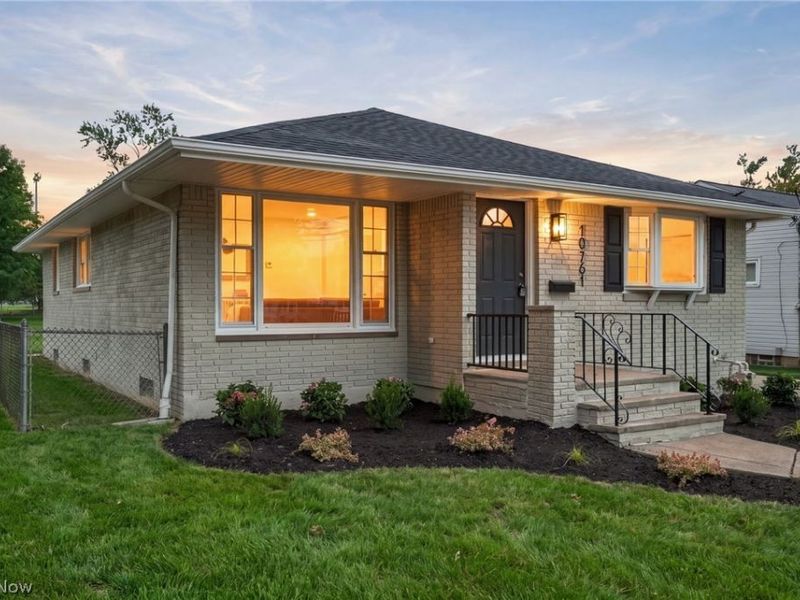 10761 Meadowbrook Drive , Parma Heights, OH 44130 Photo 3