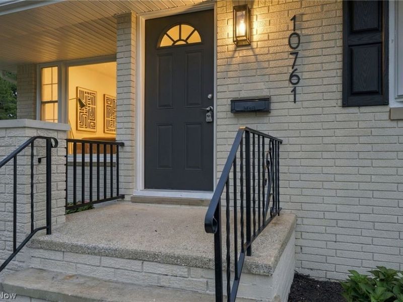 10761 Meadowbrook Drive , Parma Heights, OH 44130 Photo 4