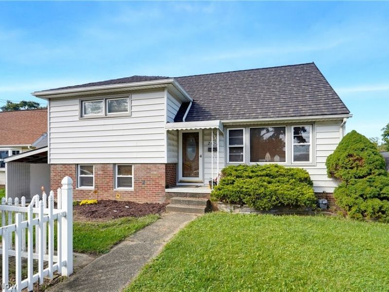 2630 Oakview Street NW, Massillon, OH 44646 Photo 3