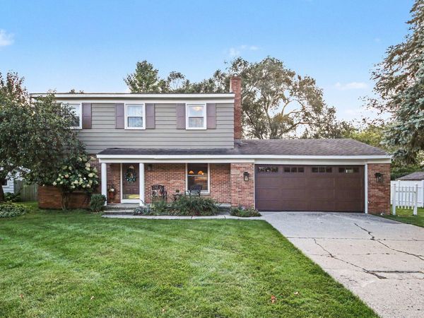 1727 Wayside Drive SE, Kentwood, MI 49546