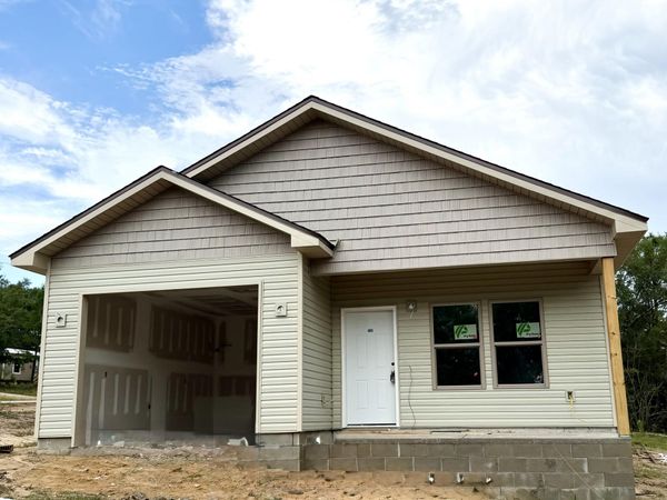 286 Larkspur East Avenue, DeFuniak Springs, FL 32433