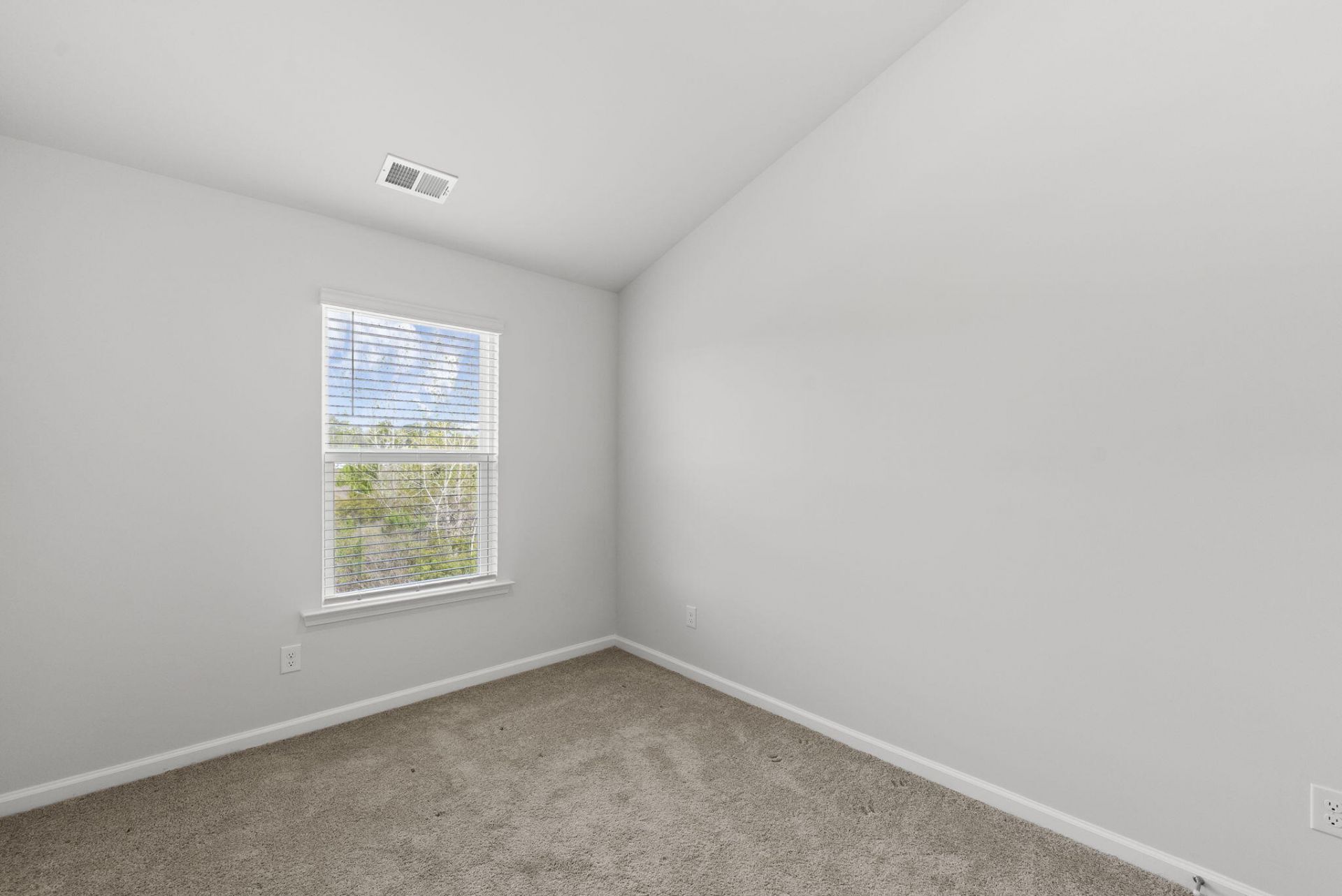 129 Yarrow Way Photo 17