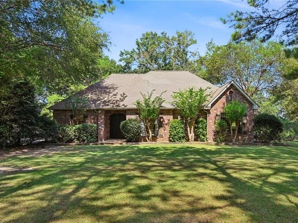 402 HIGHLAND CREST Drive , Covington, LA 70435