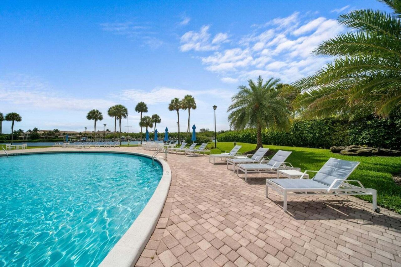 859 Jeffery Street, Unit 212, Boca Raton, FL 33487 Photo