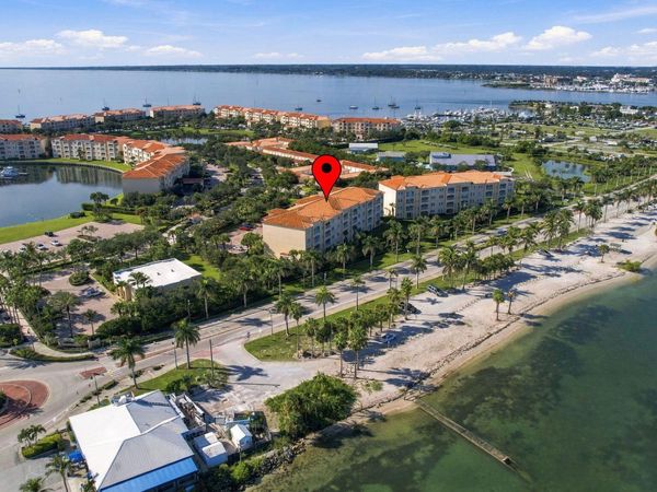 36 HARBOUR ISLE Drive W, Unit 303, Fort Pierce, FL 34949