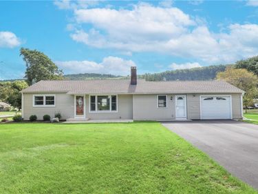 93 Greenridge Drive E, Elmira, NY 14905
