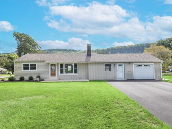 93 Greenridge Drive E, Elmira, NY 14905