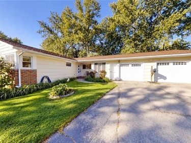 22 Meadow Stream Court, Buffalo, NY 14226