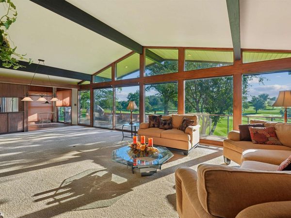 2002 Stratford Lane, Marshalltown, IA 50158