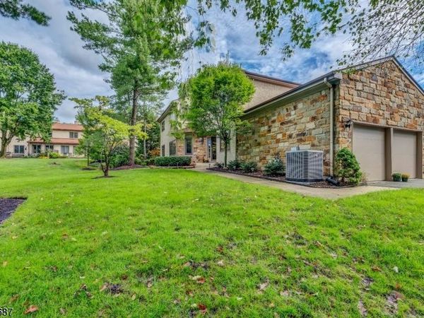 18 Marilyn Ct, Lawrence, NJ 08648