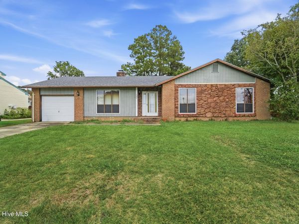 304 Branchwood Court , Jacksonville, NC 28546