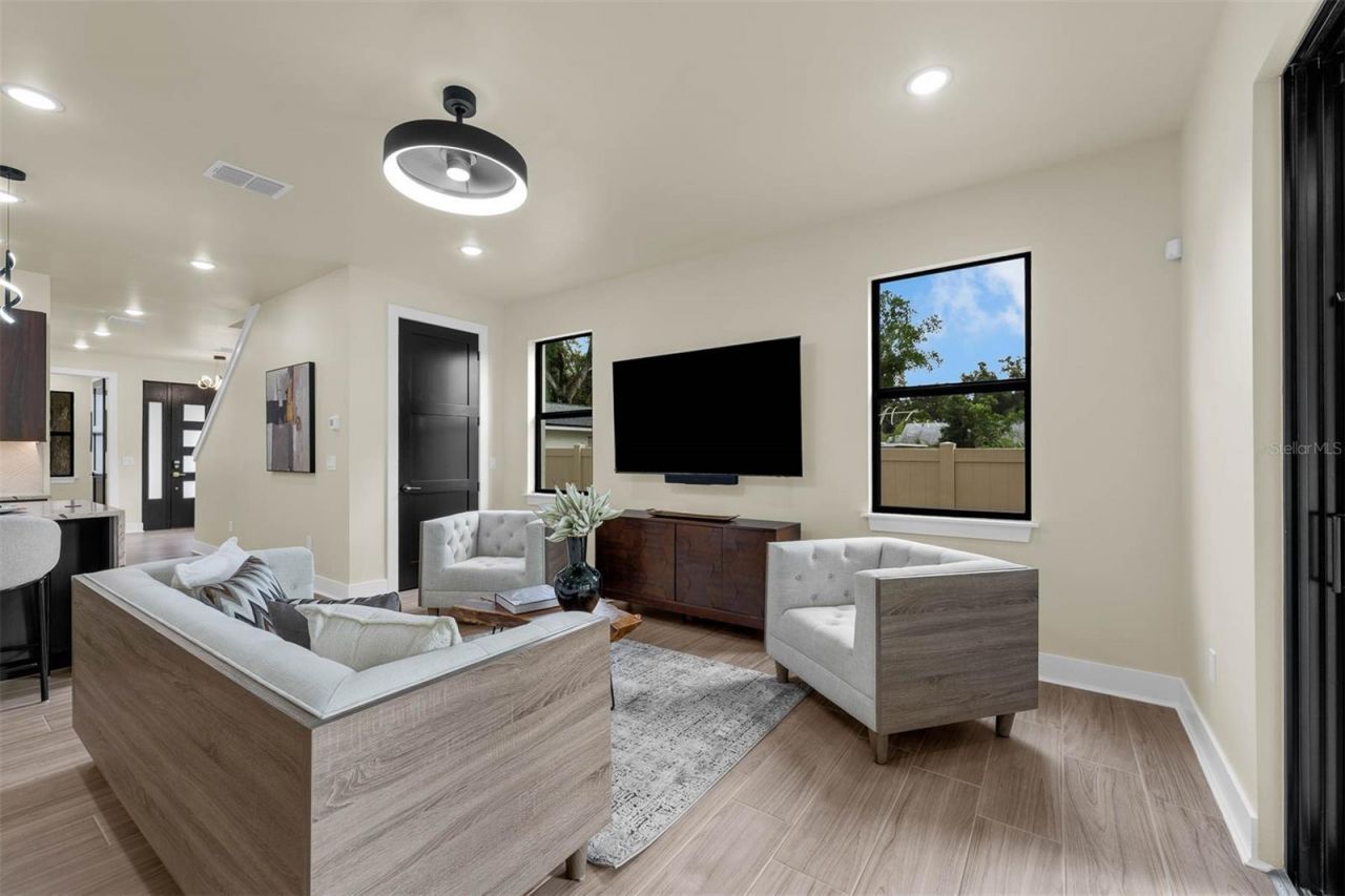 1910 Cloverlawn Avenue , Orlando, FL 32806 Photo