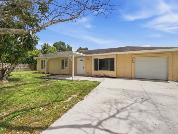 2299 SE Glover St , Port St. Lucie, FL 34984