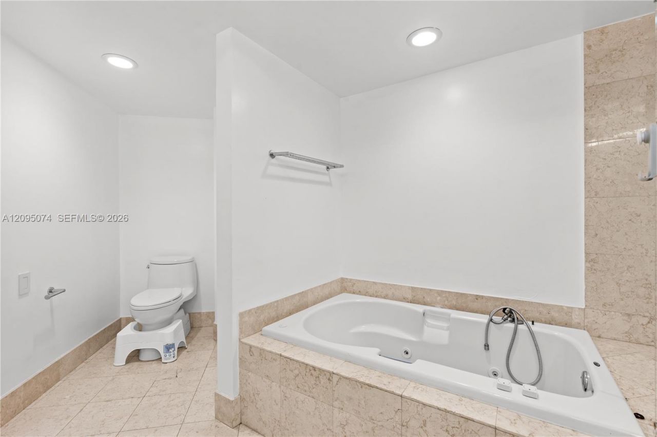 21055 Yacht Club Dr, Unit 1703, Aventura, FL 33180 Photo