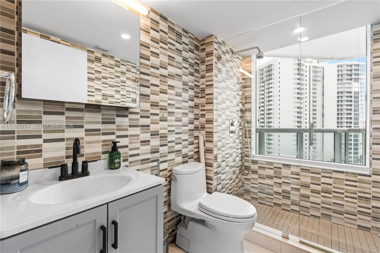 21055 Yacht Club Dr, Unit 1703, Aventura, FL 33180 Photo