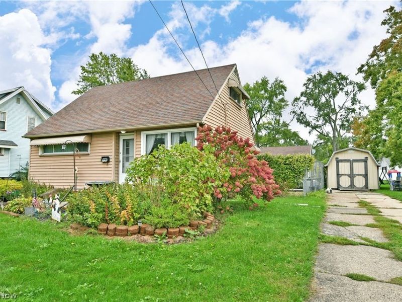 2130 Parkman Road NW, Warren, OH 44485 Photo 2