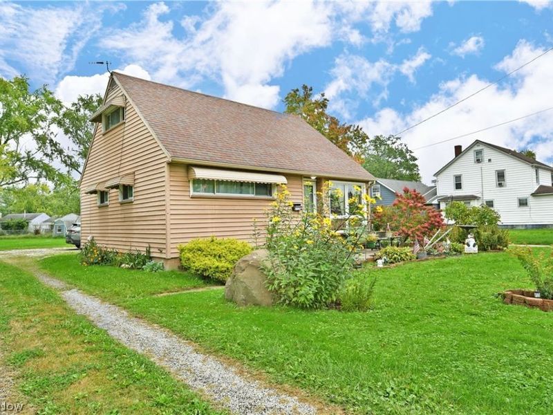 2130 Parkman Road NW, Warren, OH 44485 Photo 4