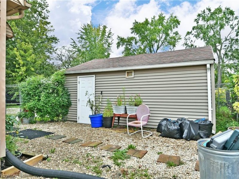 2130 Parkman Road NW, Warren, OH 44485 Photo 46