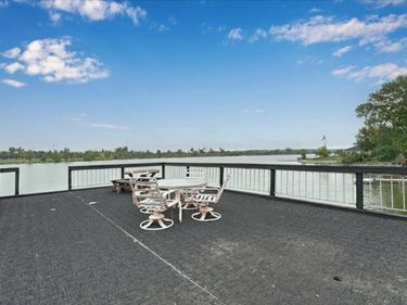 4428 N 7TH Street, CARTER LAKE, IA 51510