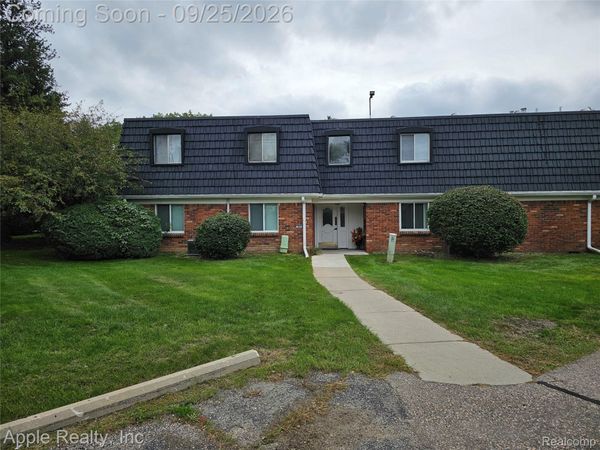 1856 Colonial Village Way, Unit 4, Waterford Township, Mi 48328