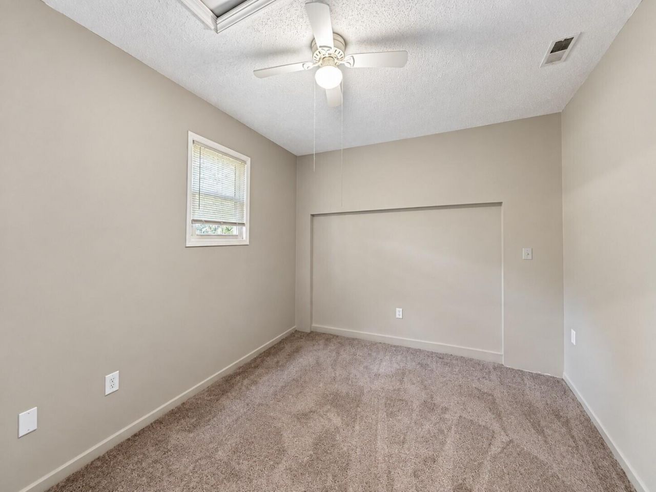 385 Price Street Photo 10