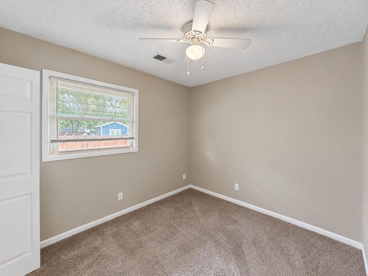 385 Price Street Photo 5