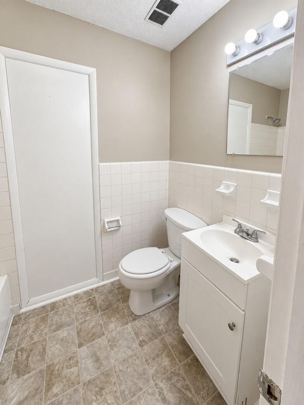 385 Price Street Photo 6