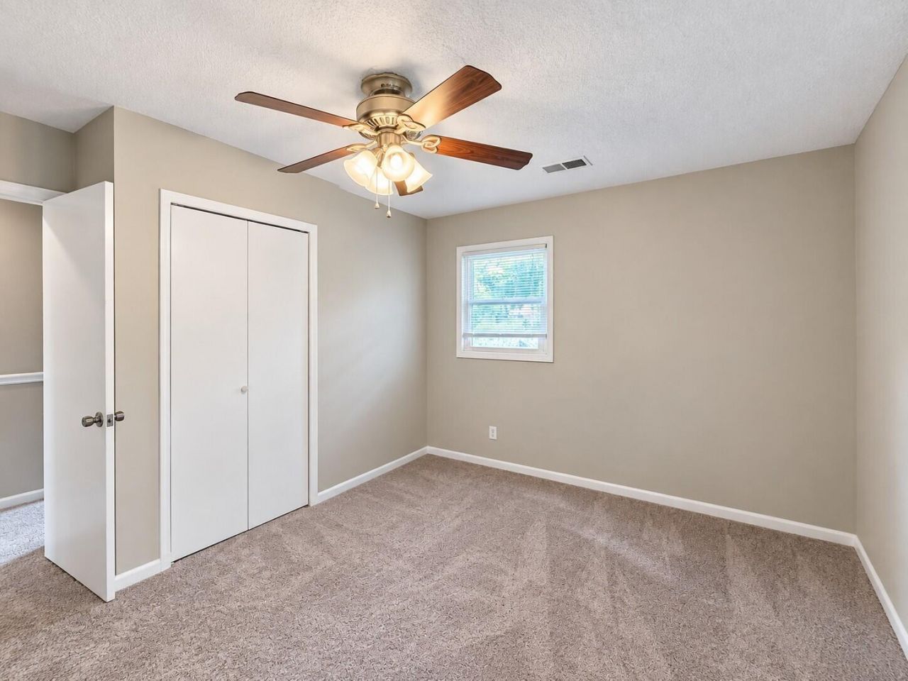 385 Price Street Photo 8