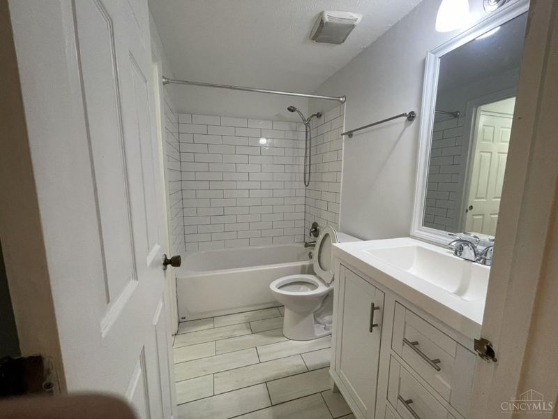 10905 Barrington Court, Sycamore Township, OH 45242 Photo 12