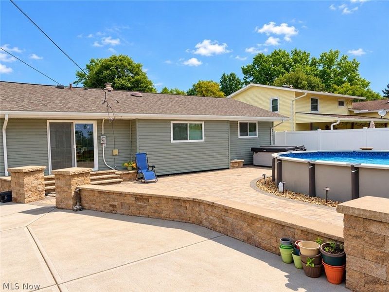 10869 Lafayette Drive, Parma Heights, OH 44130 Photo 3