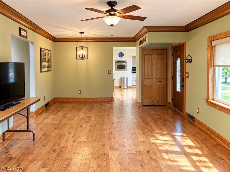10869 Lafayette Drive , Parma Heights, OH 44130 Photo 9